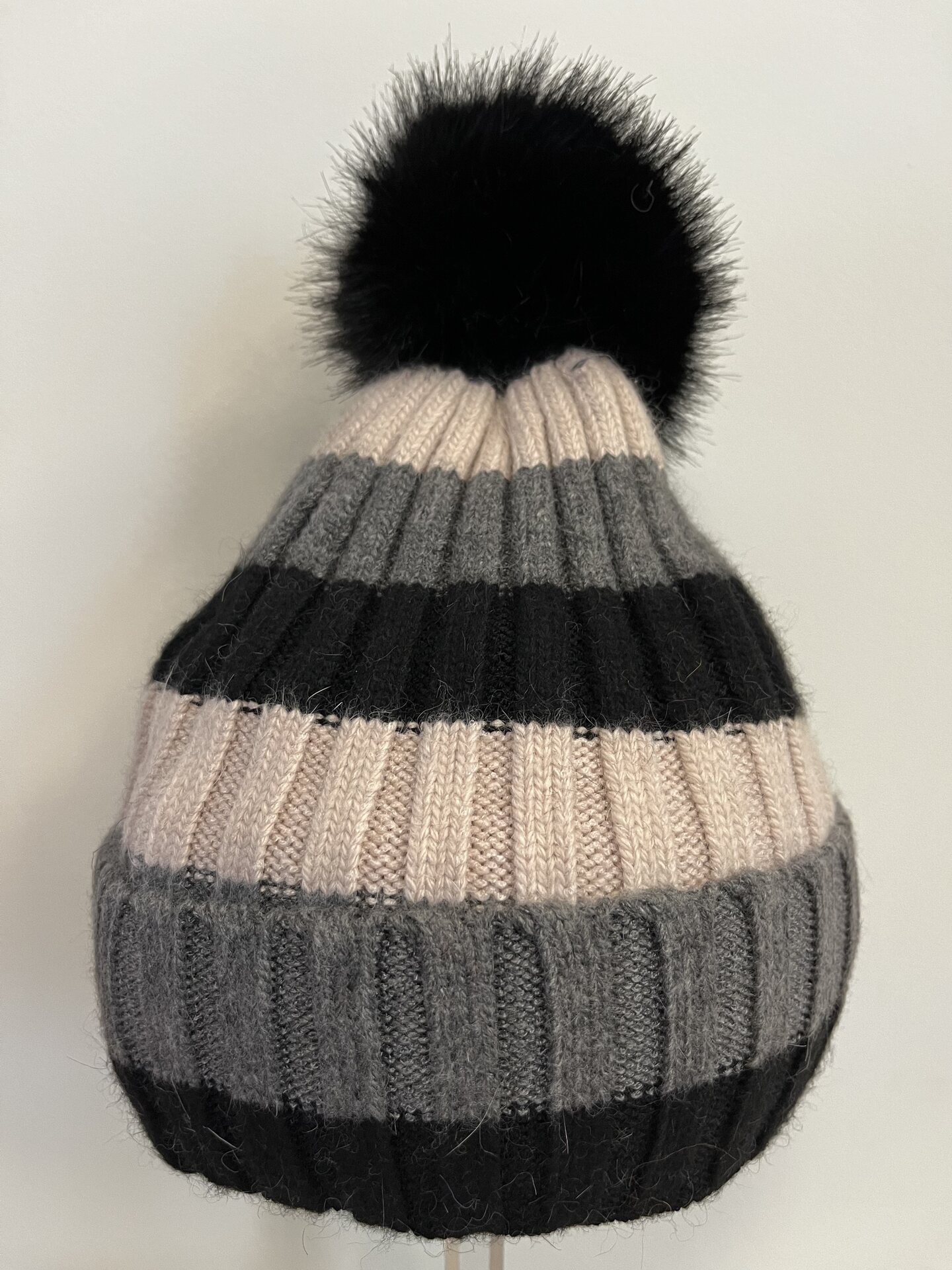 Raidallinen villasekoitepipo Musta