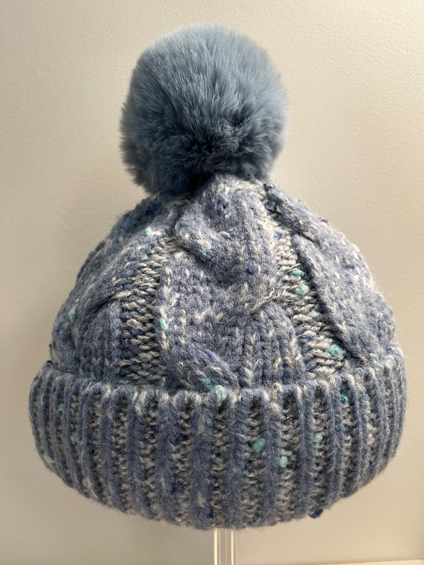 Pipo palmikkoneuletta Vaaleansininen