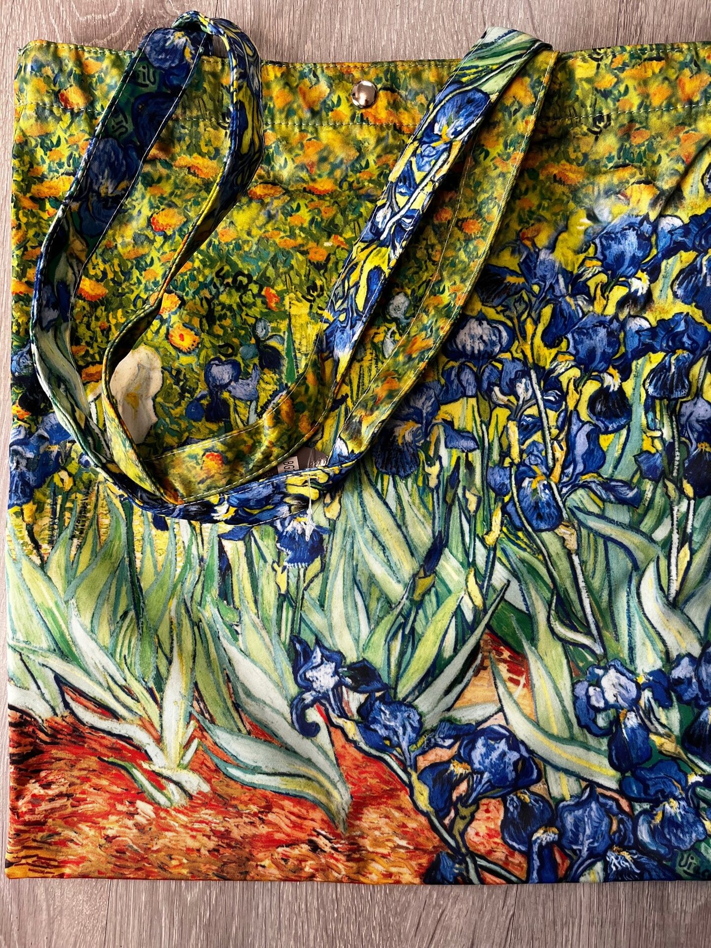Ostoskassi taidekuvalla Van Gogh, Irises