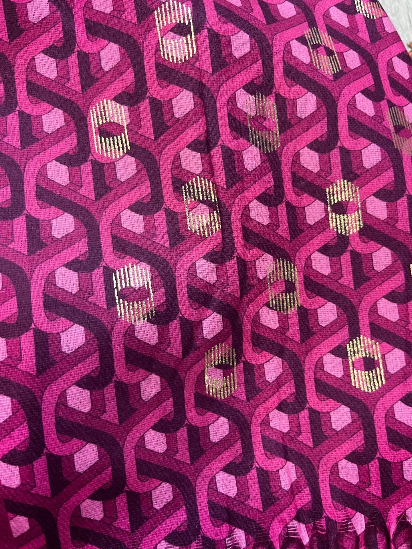 Värikäs pehmeä huivi Růžová