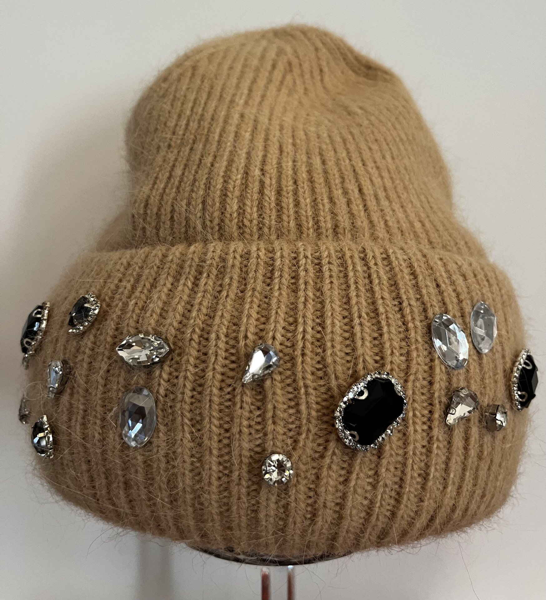 Pipo isoilla "timantti"koristeilla Hunaja