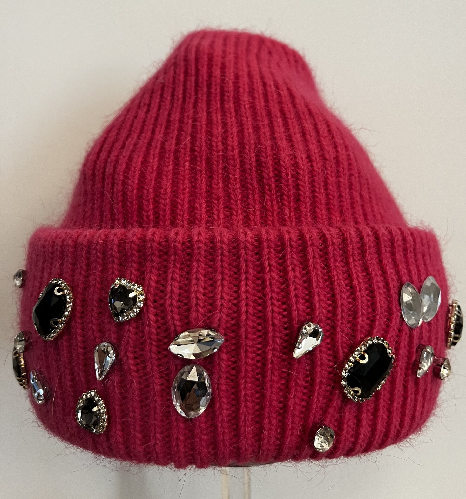 Pipo isoilla "timantti"koristeilla Růžová