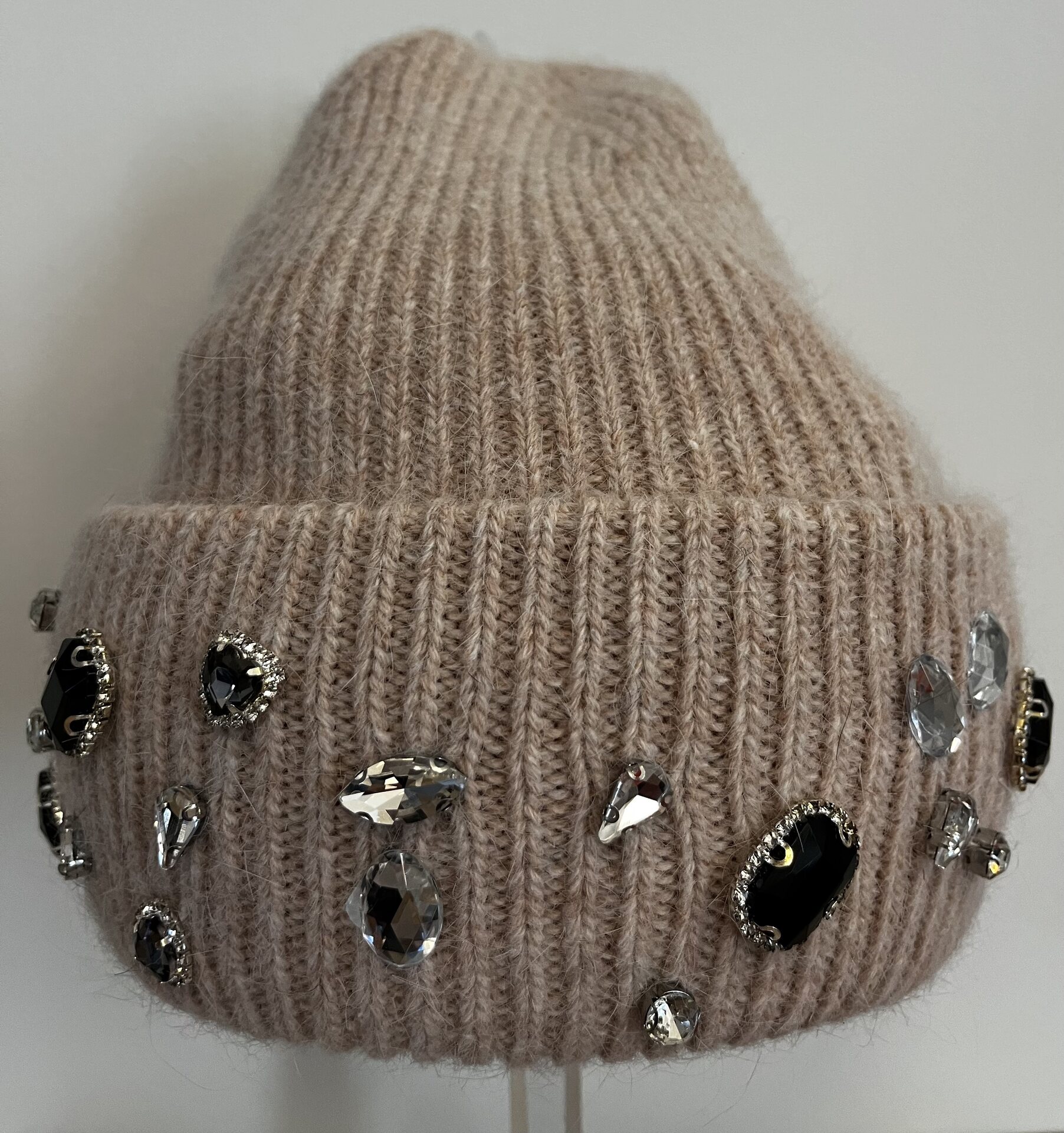 Pipo isoilla "timantti"koristeilla Sand