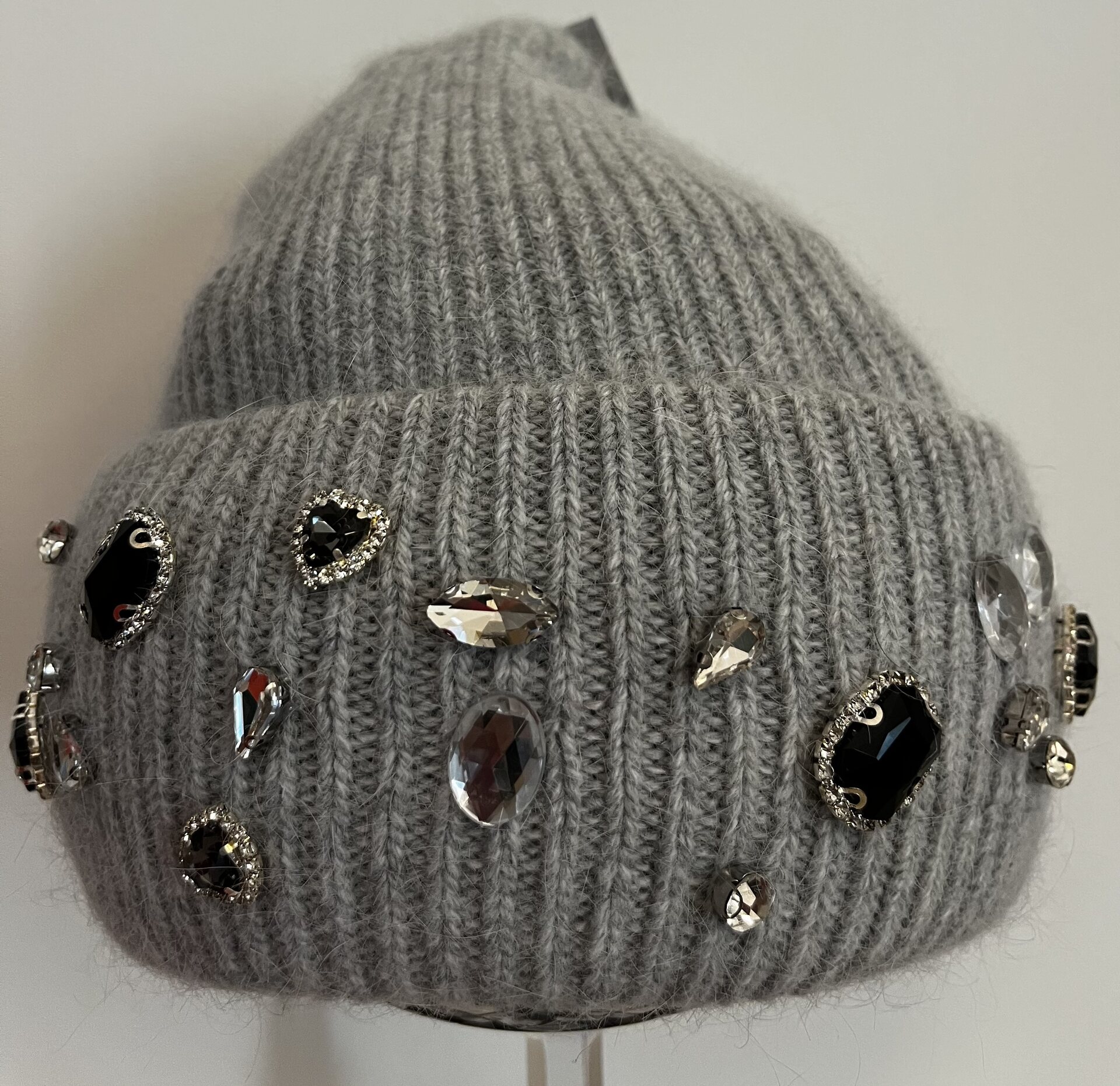 Pipo isoilla "timantti"koristeilla Světlešedá