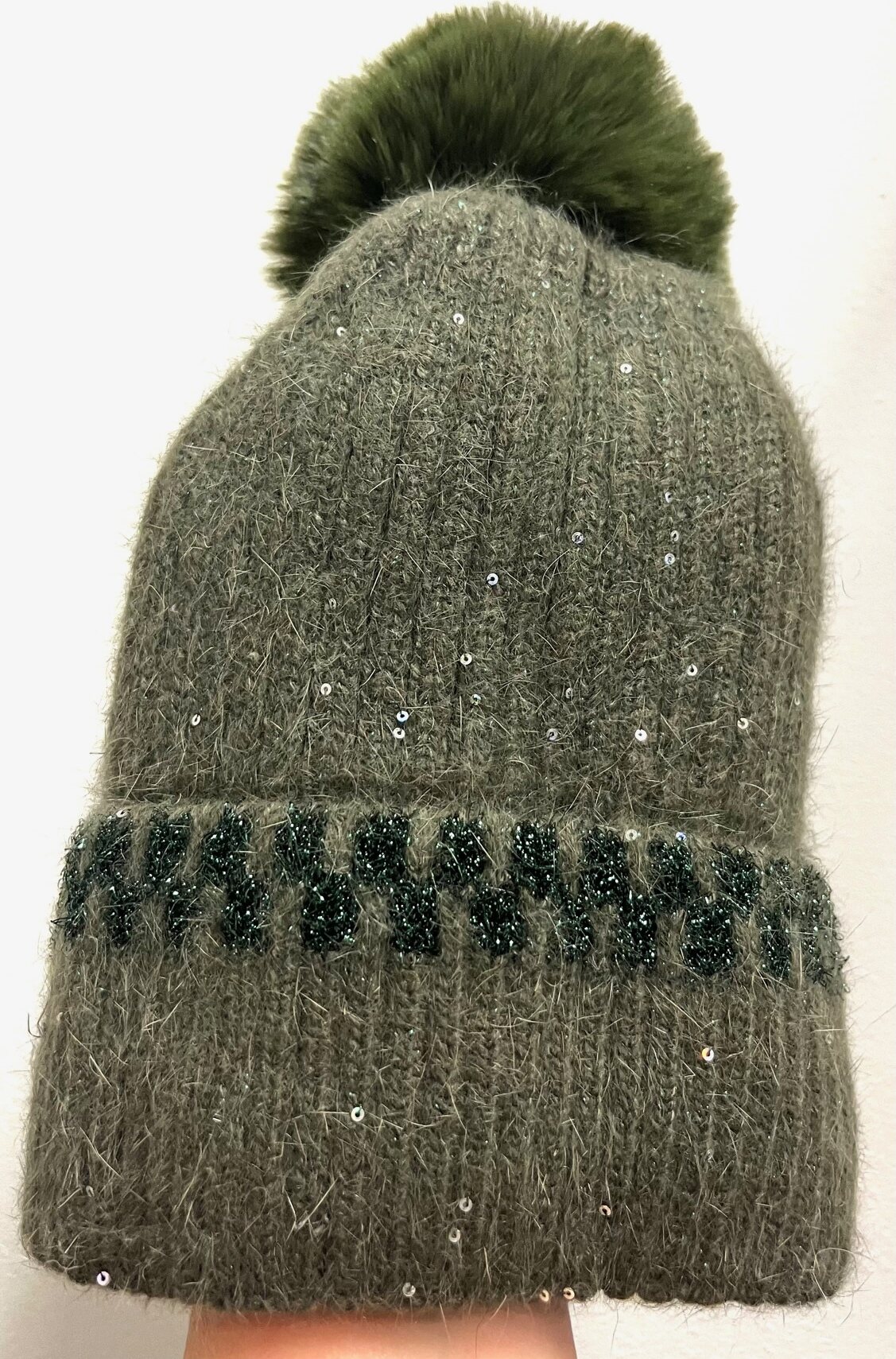 Joustoneulepipo pienillä paljeteilla ja kimallereunalla Горско зелено