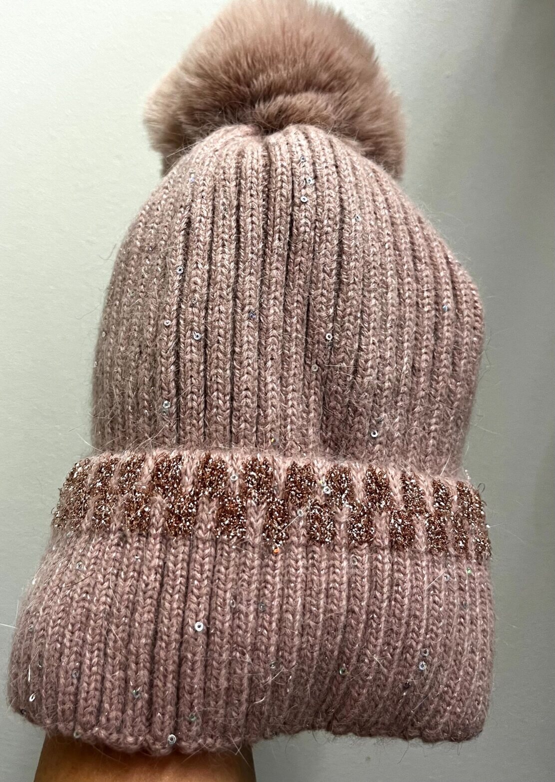 Joustoneulepipo pienillä paljeteilla ja kimallereunalla Роза