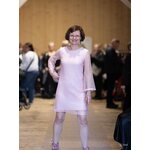 Ana Alcazar vaaleanpunainen pitsimäinen mekko
