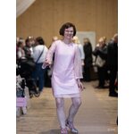 Ana Alcazar vaaleanpunainen pitsimäinen mekko