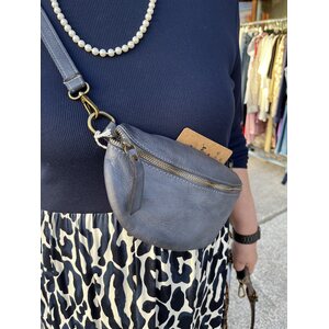 Pehmeä cross body vyölaukku