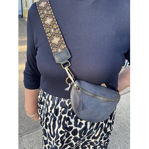 Pehmeä cross body vyölaukku