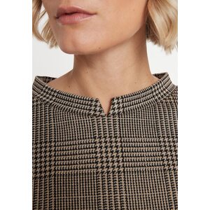 Ana Alcazar klassinen ruutumekko