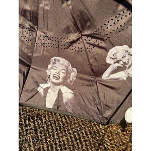 Sateenvarjo Marilyn Monroe printillä
