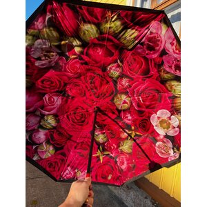 Sateenvarjo ruusu printillä