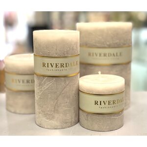Riverdale Tuoksuton vaaleanharmaa pilarikynttilä, 15 cm