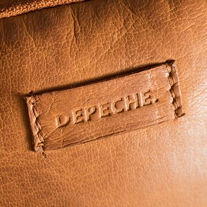 DEPECHE. Pehmeä nahkainen kännykkälaukku