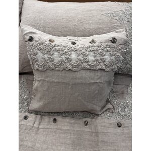 Arte Pura pellavanvärinen tyynynpäällinen napeilla ja ruusupitsillä