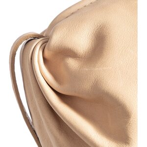 DEPECHE. Pyöreä pitkulainen cross body laukku pehmeää nahkaa