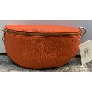 Nahkainen cross body vyölaukku