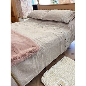 Arte Pura vaaleanharmaa/beige pitkulainen tyynynpäällinen elegante pitsillä