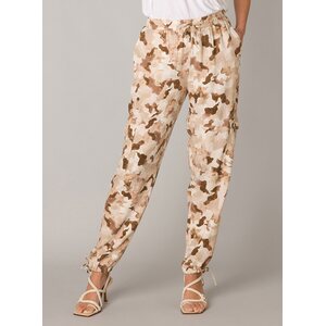 Yest pentru femei pellvahousut camo kuosilla