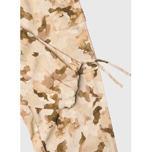 Yest pentru femei pellvahousut camo kuosilla
