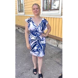 Frank Lyman sinivalkoinen juhlamekko