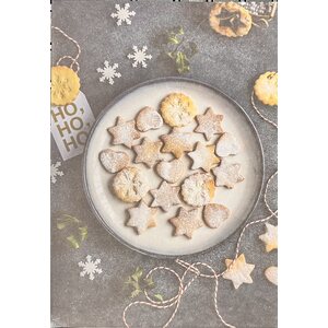 Sköna ting jouluinen postikortti, piparkakkuja lautasella