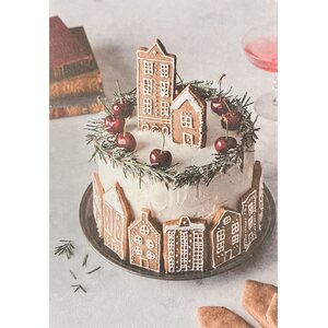 Sköna ting jouluinen postikortti, täytekakku piparkakkutaloilla