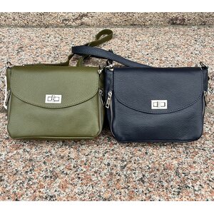 Naisten nahkainen käsilaukku hopeanvärisellä soljella