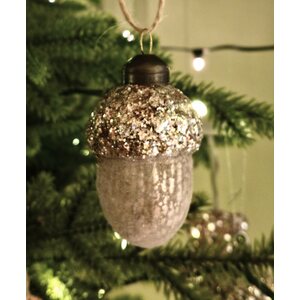 Shishi kultaa kimaltava hopeanharmaa tammenterho