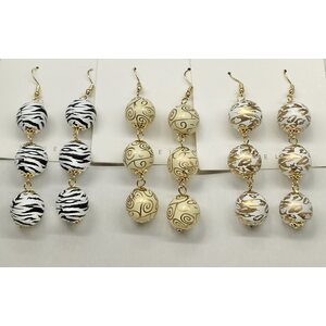 Long roikkuvat Ball Earrings