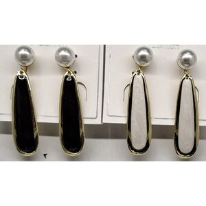 Klipsikorvakorut, musta ja valkoinen