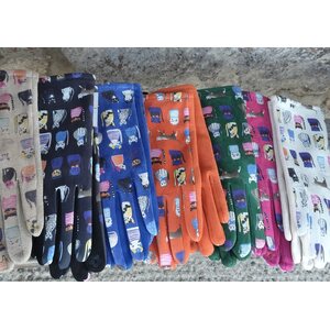Finger gloves cat kuvilla