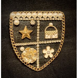 Donker helmi -rintaneula