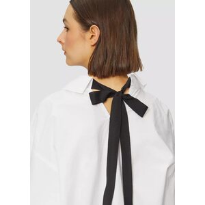 S. Oliver valge popliinipaita mustalla rusetilla