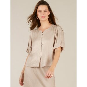 Yest beige puserotakki silkkisellä hohteella