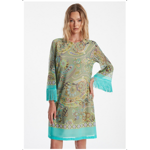 Ana Alcazar vihreä paisley-mekko turkooseilla hapsuilla