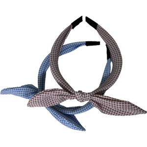 Vaalea hiuspanta rusetilla