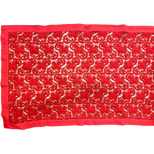 Arte Pura röd crocheted table runner